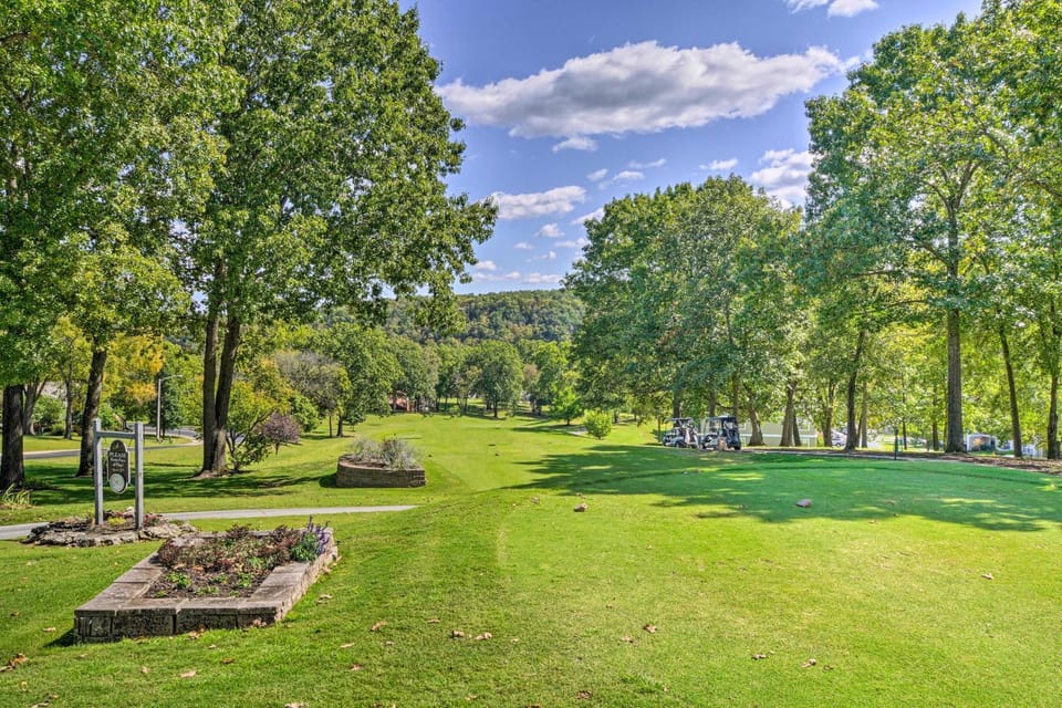 Fireplace, Indoor Pool Access! Family Branson Unit Apartment in Branson