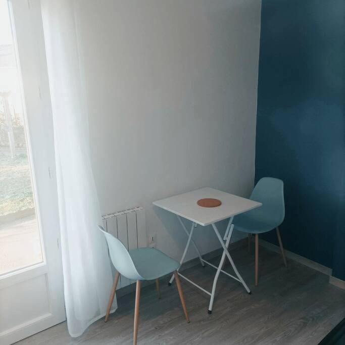 Seating area, Dining area