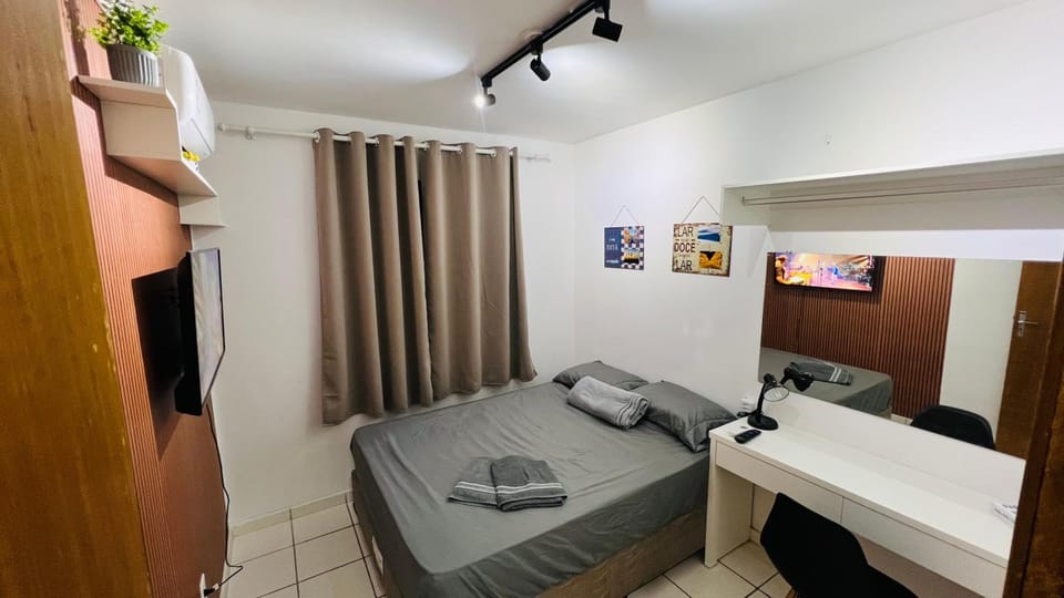 Bed, TV and multimedia, Bedroom, towels