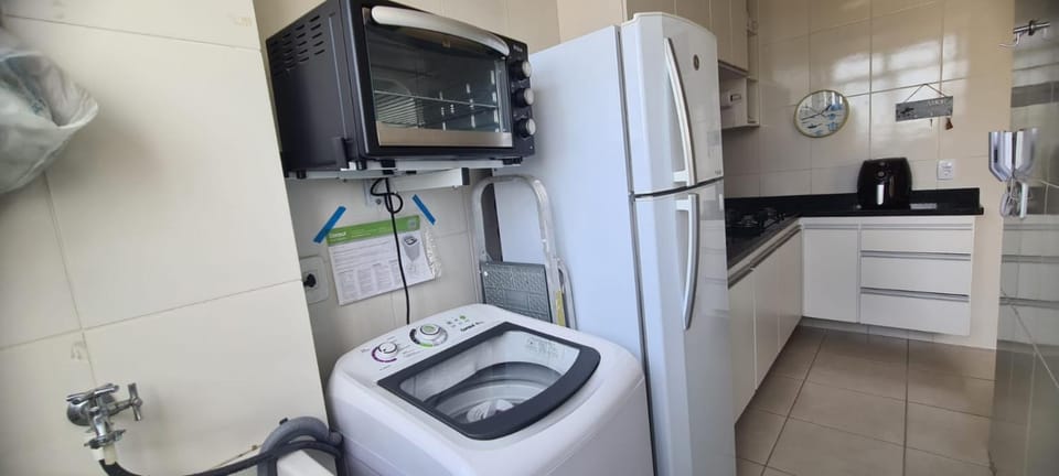 Kitchen or kitchenette, oven, washing machine