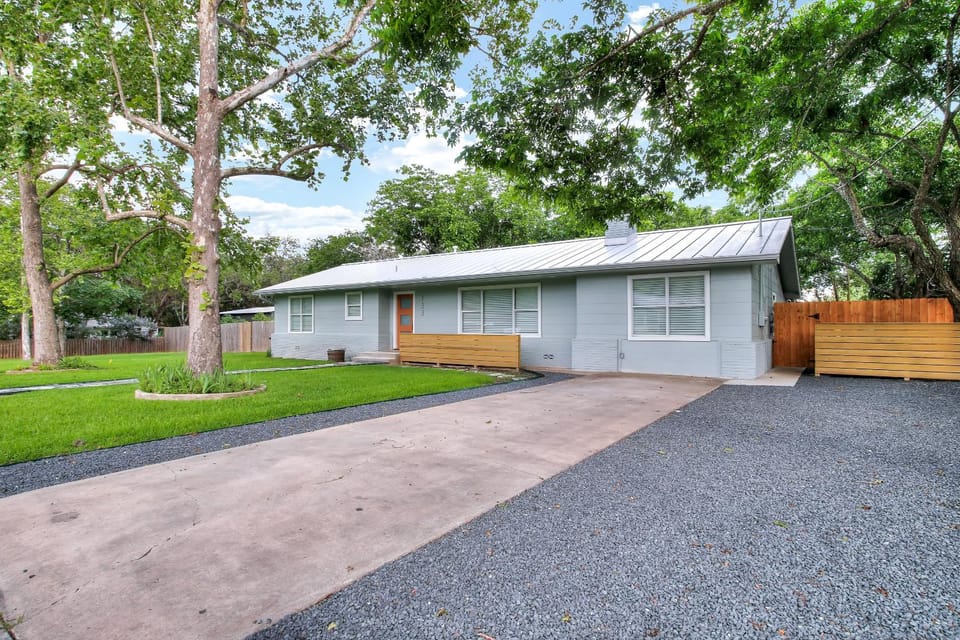 Richters Retreat - A birdy Vacation Rental House in Boerne