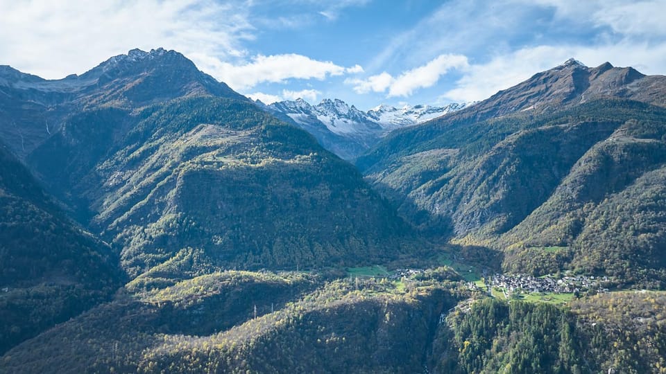 Nearby landmark, Spring, Day, Natural landscape, Mountain view