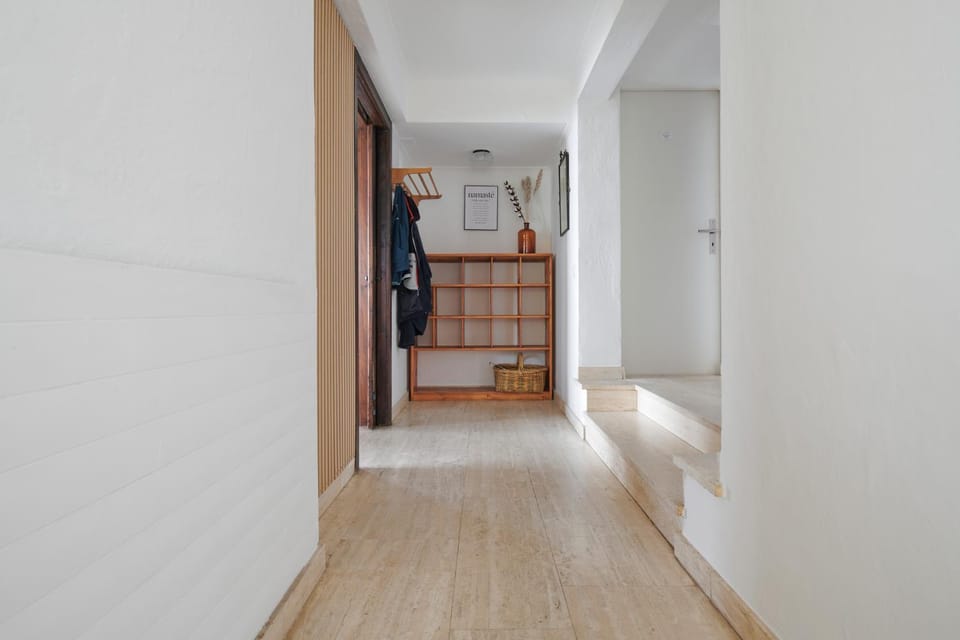 Facade/entrance, wardrobe