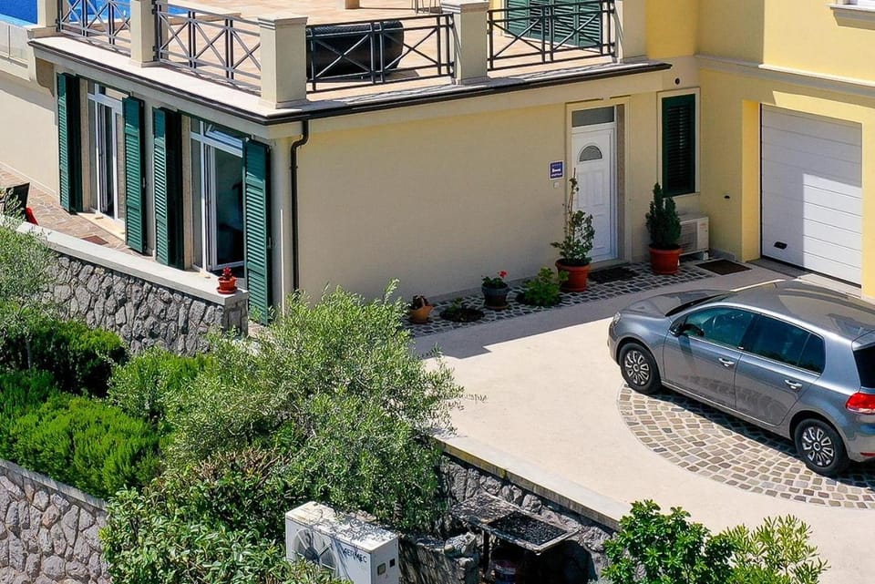 Property building, Spring, Garden, Garden view, Parking