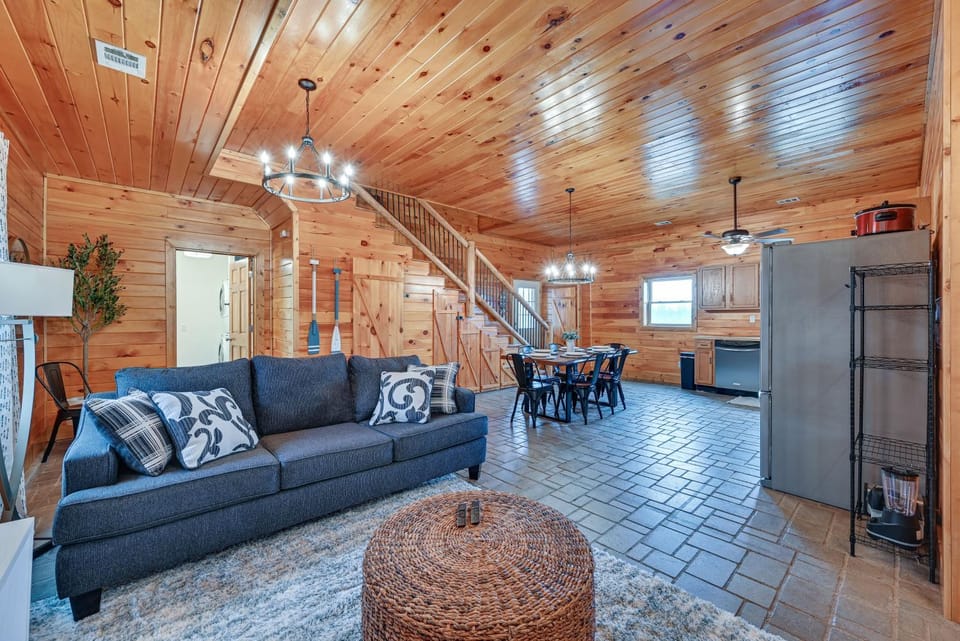 Private Hot Tub, Arcade Game: Bee Spring Cabin Cabin in Nolin Lake