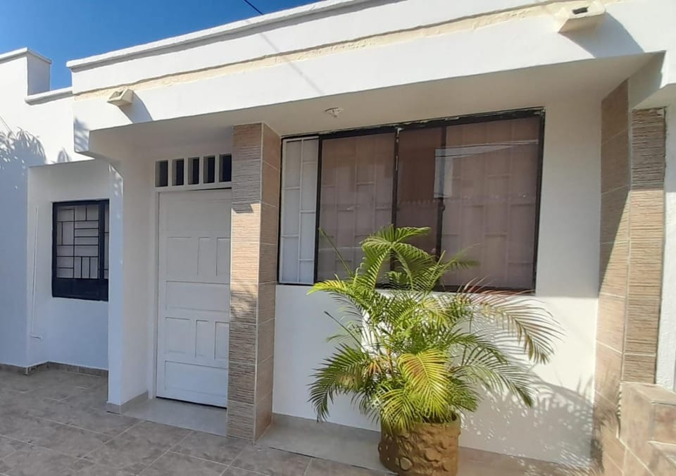 LINDO APARTAMENTO CERCA AL CC ALAMEDAS Apartment in Montería