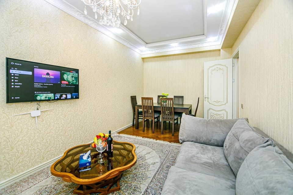 Communal lounge/ TV room, TV and multimedia, Living room, Seating area, Dining area