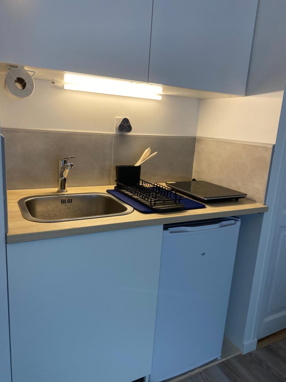 Kitchen or kitchenette, stove