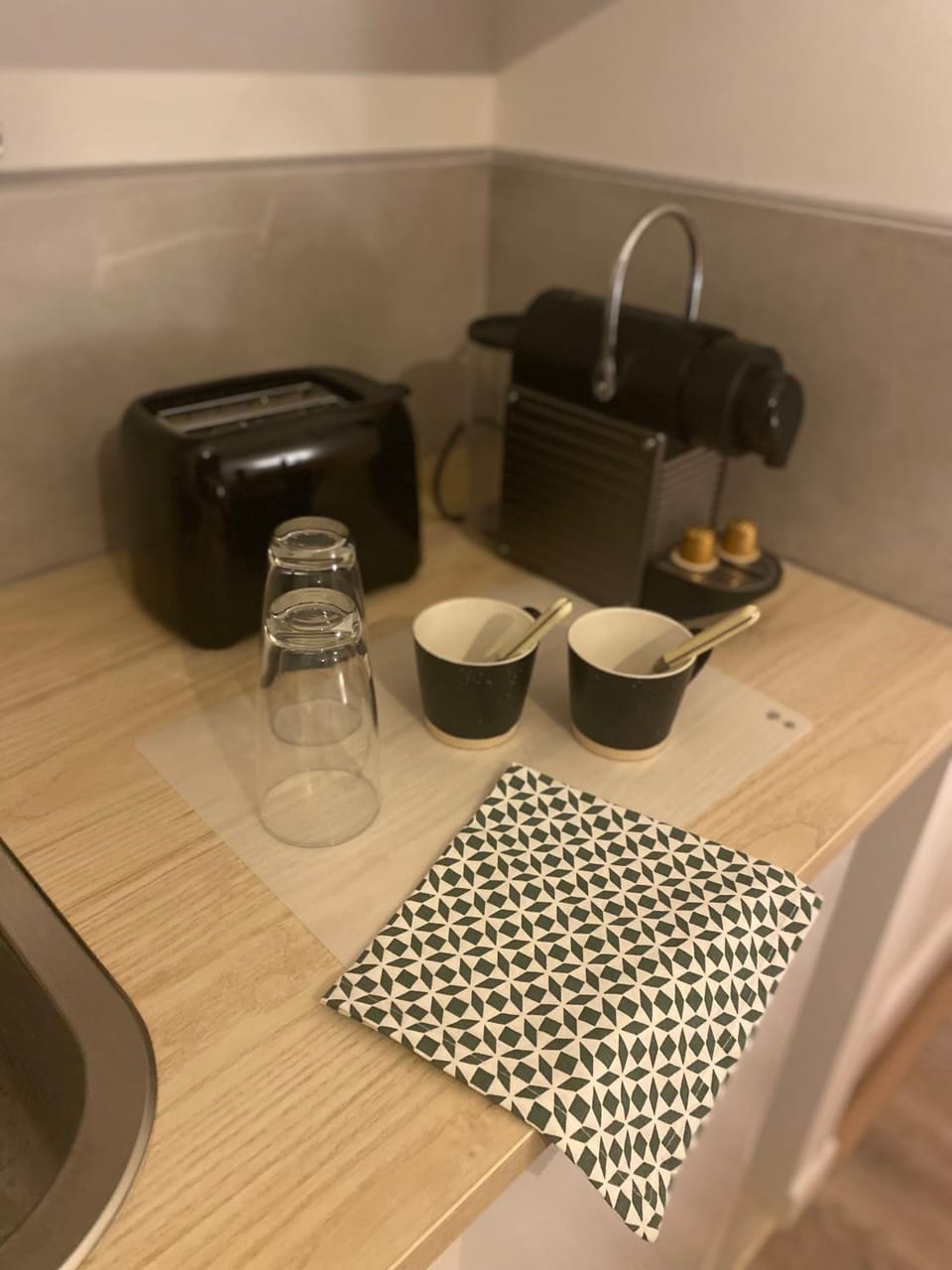Coffee/tea facilities, toaster