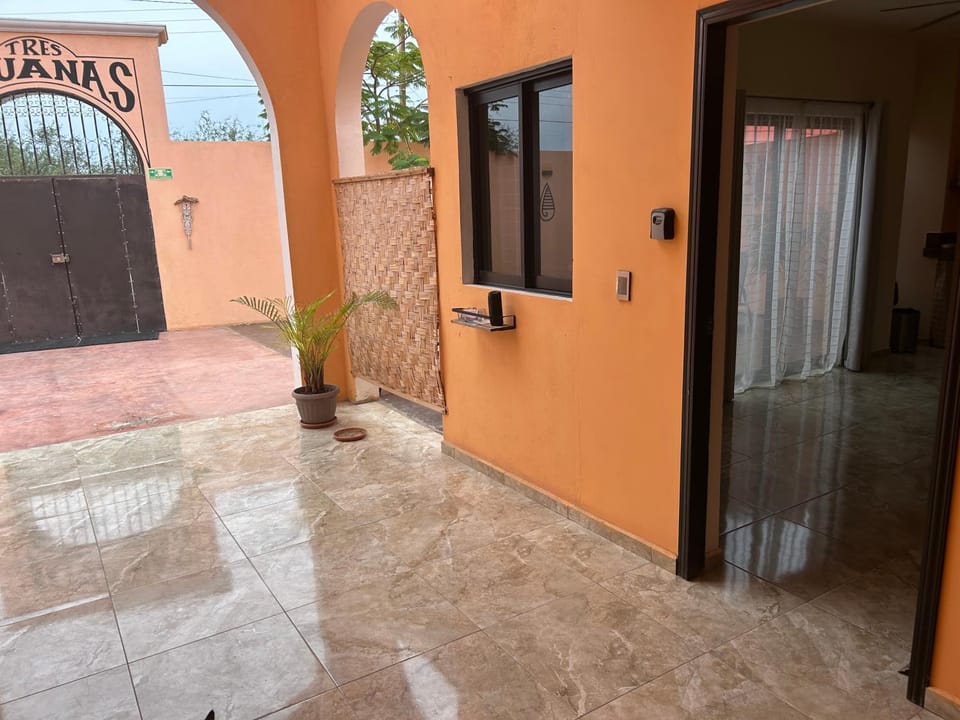 Tres Iguanas Apart Hotel - New, cozy & spacious flats, short walk to beach Apartment in Loreto