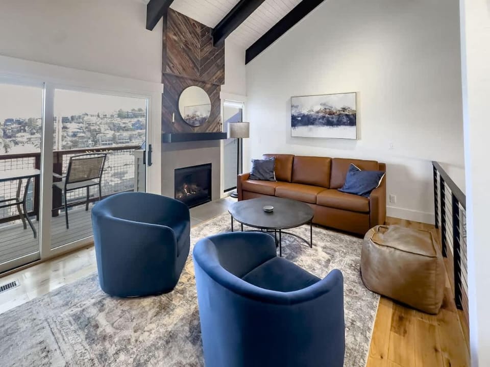 Woodside Elegance Ski-In Ski-Out Escape House in Park City