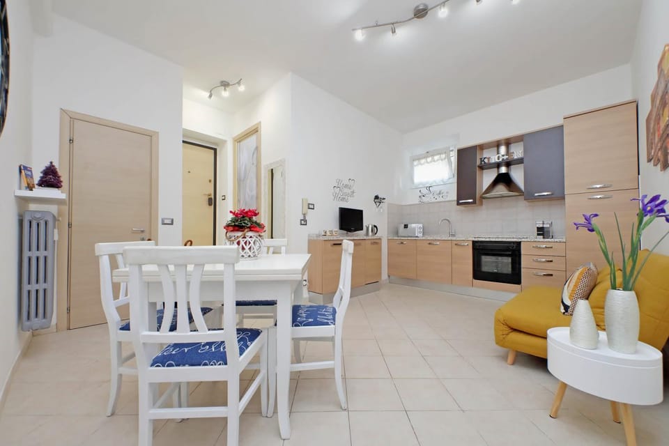 Living room, Dining area, stove