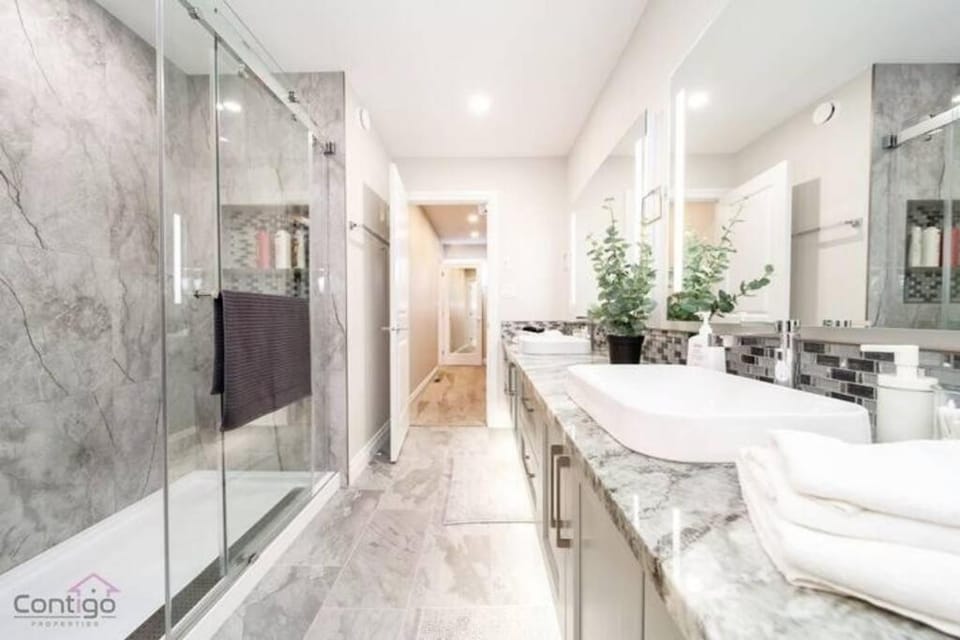 Shower, Bathroom, towels