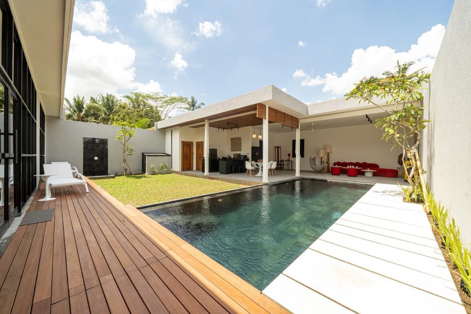 Property building, Pool view, Swimming pool, sunbed