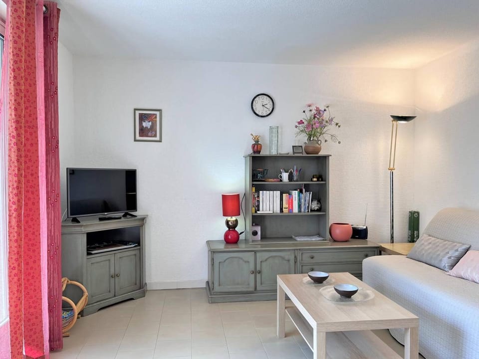 Appt Climatisé avec Piscine, 6 Couchages, Proche Plage, 2 Terrasses, Parking – Le Lavandou - FR-1-251-551 Apartment in Le Lavandou