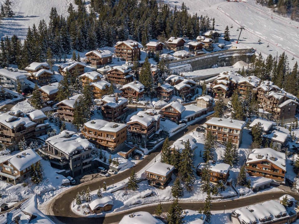 Courchevel 1850 - Appartement skis aux pieds avec spa, 3 chambres pour 6 personnes - FR-1-564-115 Apartment in Saint-Bon-Tarentaise