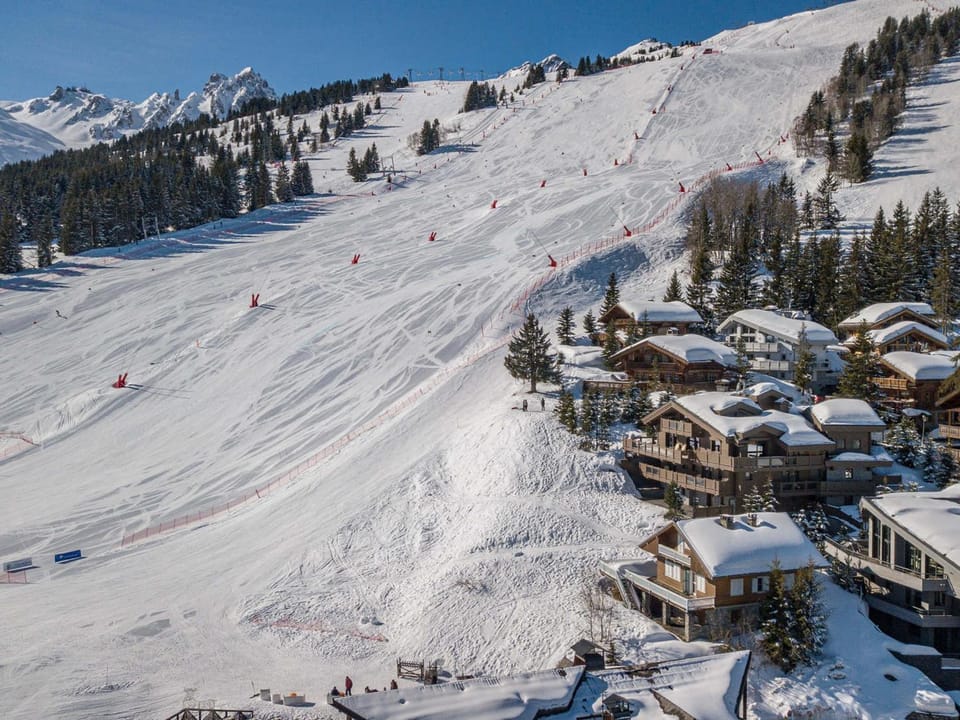 Courchevel 1850 - Appartement skis aux pieds avec spa, 3 chambres pour 6 personnes - FR-1-564-115 Apartment in Saint-Bon-Tarentaise