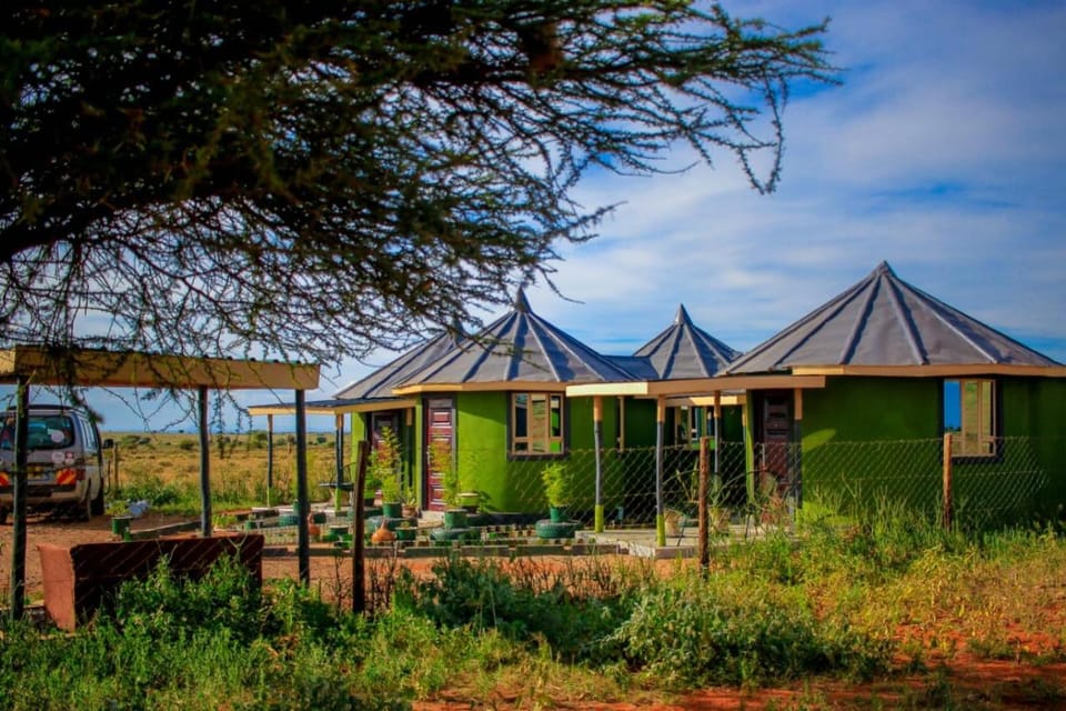 Amanya 3-Bedroom Hut Amboseli House in Kenya