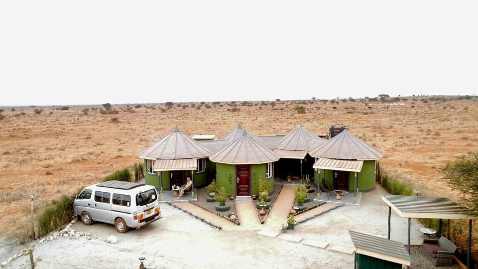 Amanya 3-Bedroom Hut Amboseli House in Kenya