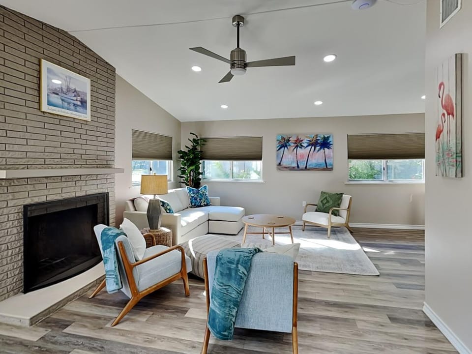 Living room, Seating area, fireplace, furniture