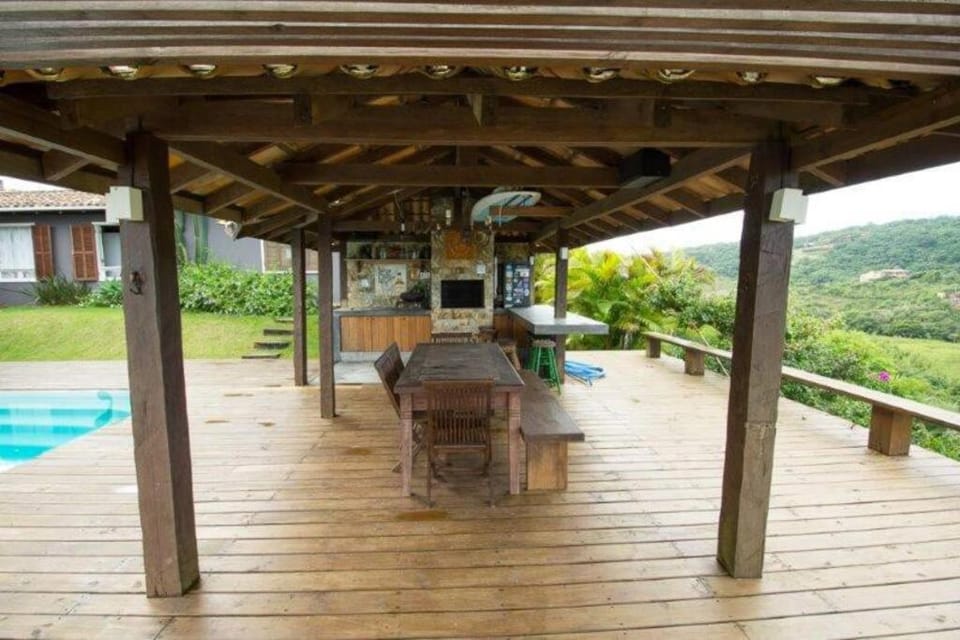 Magnifica casa Praia do Rosa House in Imbituba