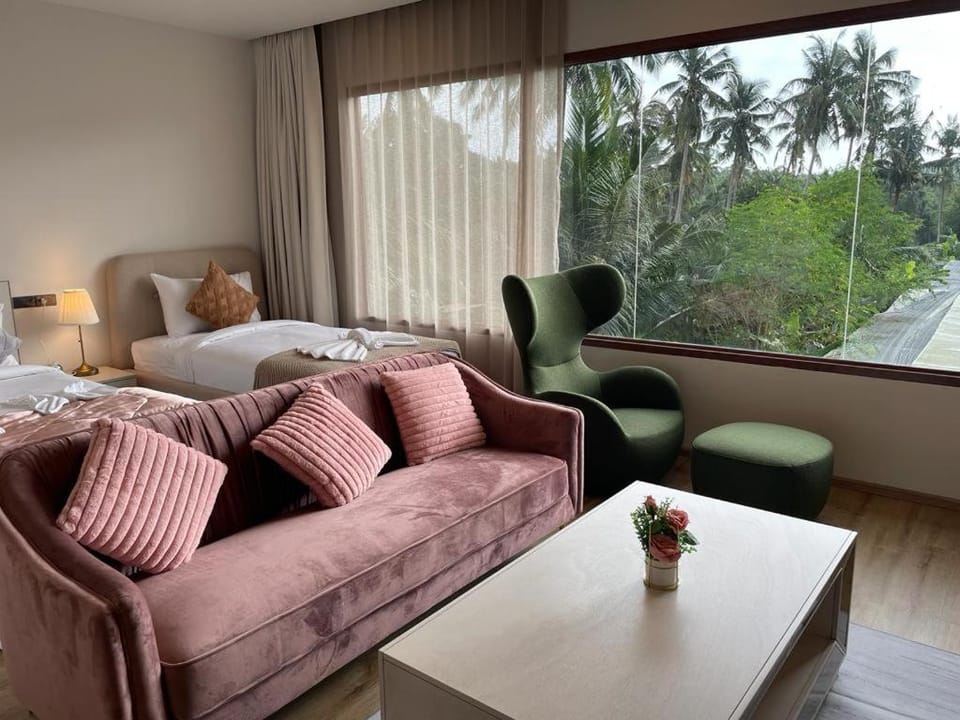 Bed, Garden, Living room, Photo of the whole room, Seating area, Bedroom, Garden view