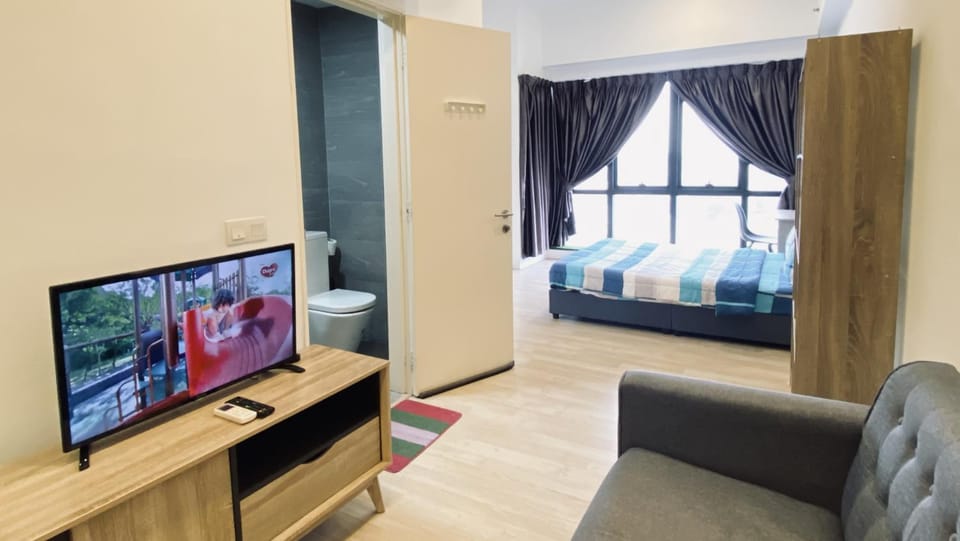 Bed, TV and multimedia, Living room