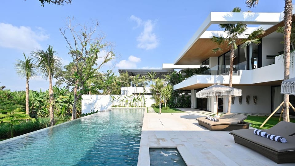 Property building, Garden view, Swimming pool, sunbed