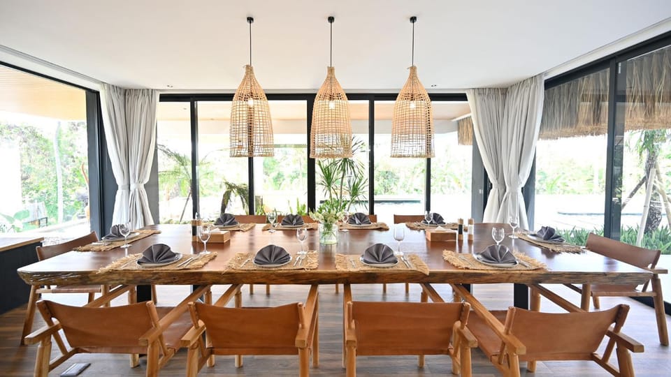 Seating area, Dining area