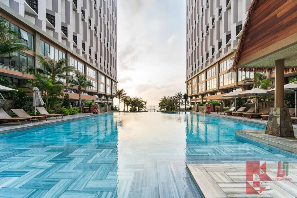 Property building, Day, Swimming pool