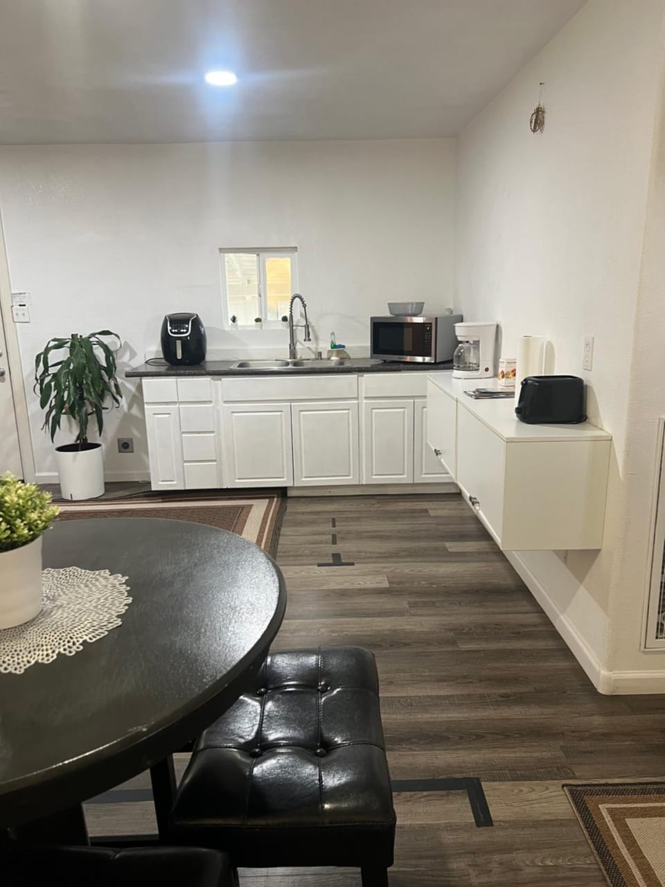Coffee/tea facilities, microwave, toaster
