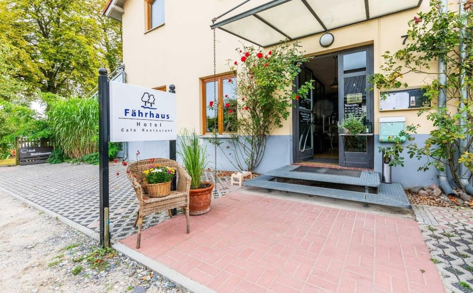 Property building, Facade/entrance