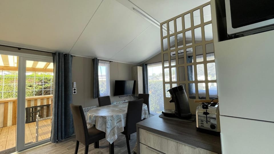 Communal lounge/ TV room, Dining area