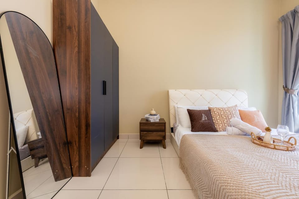Bed, Photo of the whole room, Bedroom, towels, wardrobe