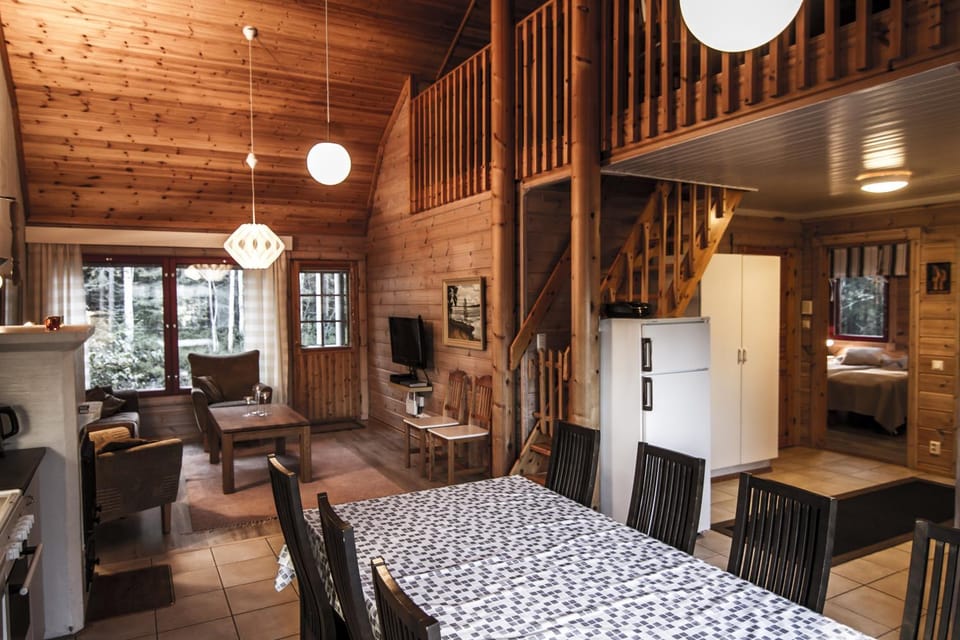 Day, Dining area