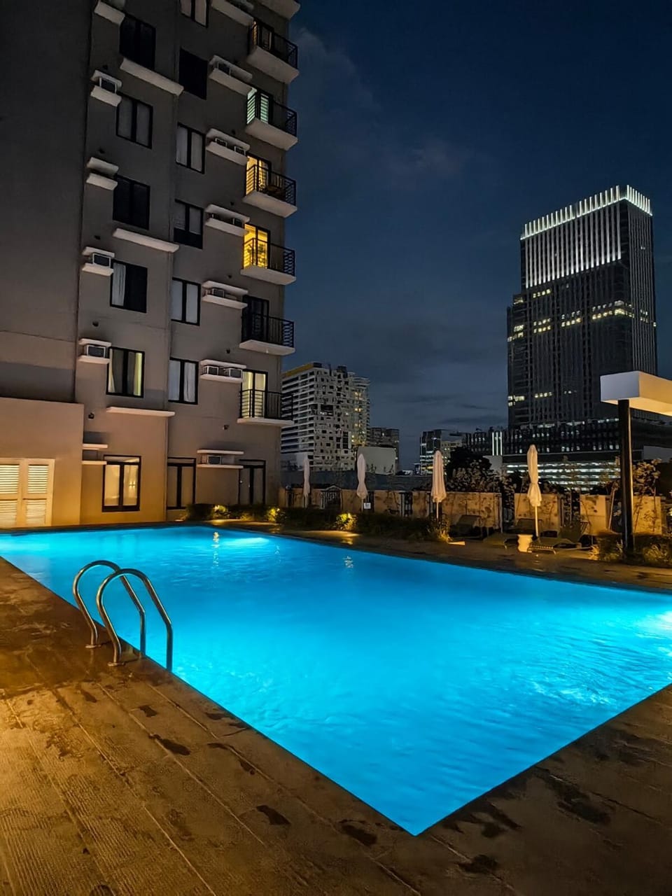 Studio Unit with Balcony at the Median Apartment in Lapu-Lapu City