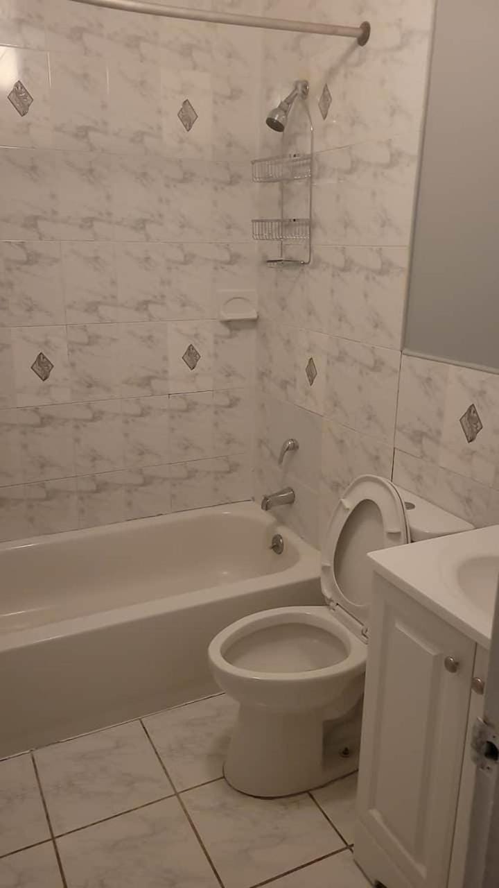 Shower, Toilet, Bathroom, Bath