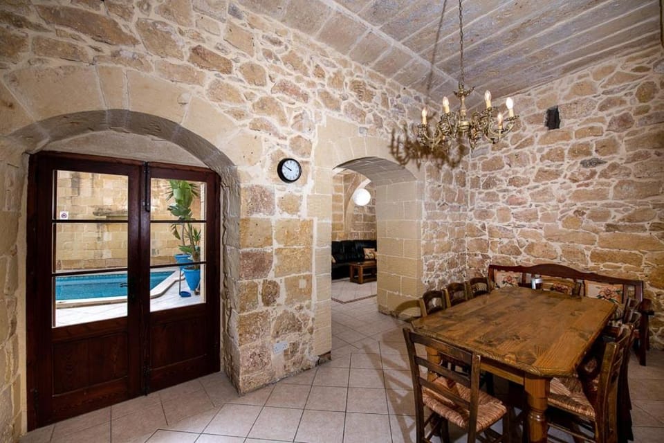 4 Bedroom Holiday Home with Private Pool & Views House in Malta