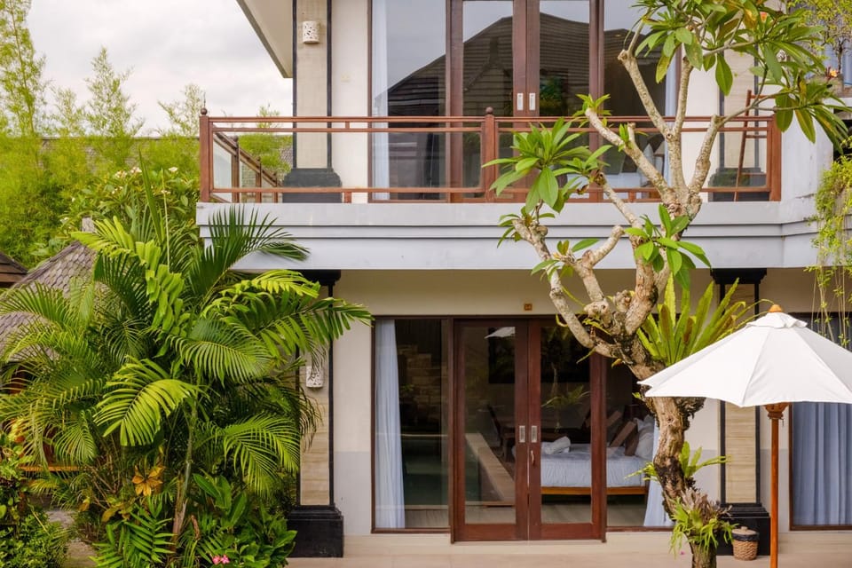 Property building, Patio, Balcony/Terrace