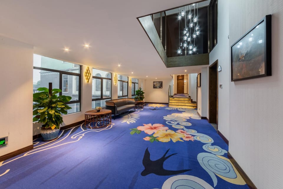 Communal lounge/ TV room