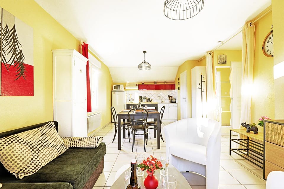 Living room, Seating area, Dining area