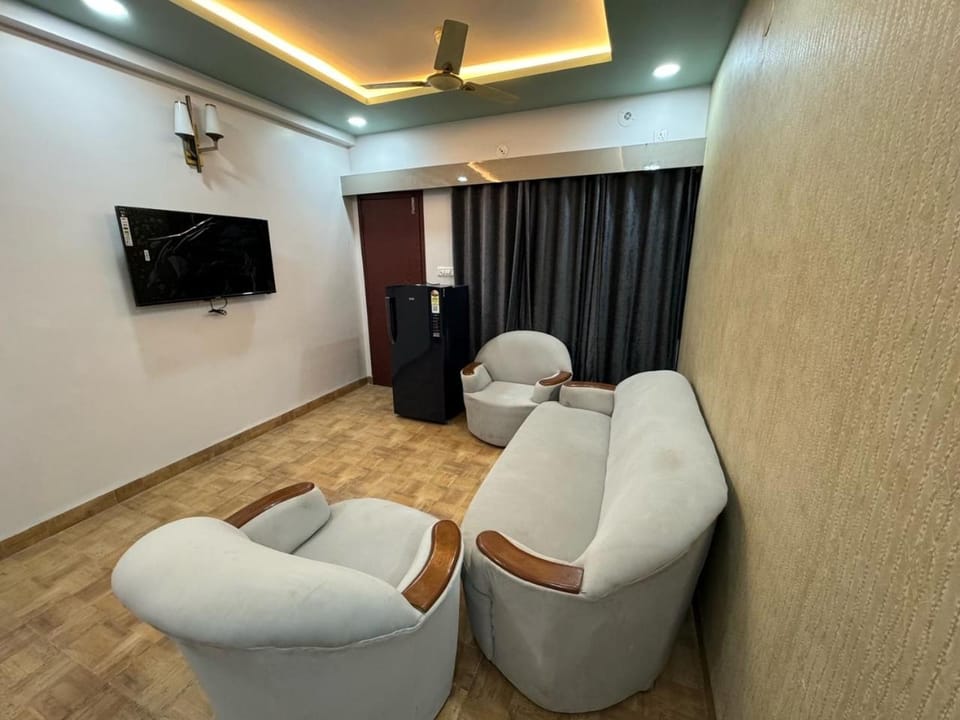 Leela Homestay Indore - Orchid - One Bedroom with Hall and balcony Apartment in India