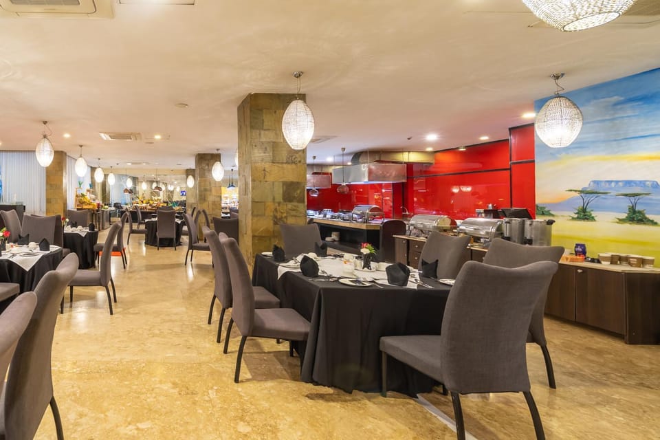 Restaurant/places to eat, Food and drinks, Banquet/Function facilities, Seating area, Food