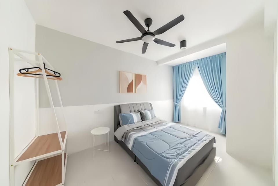 Bed, Photo of the whole room, Bedroom, fireplace