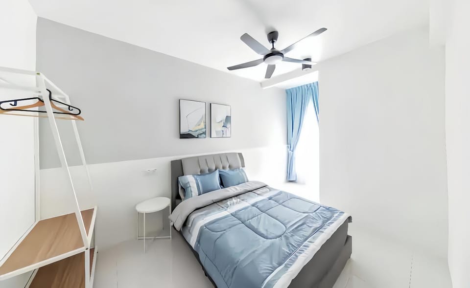 Bed, Photo of the whole room, Bedroom, fireplace
