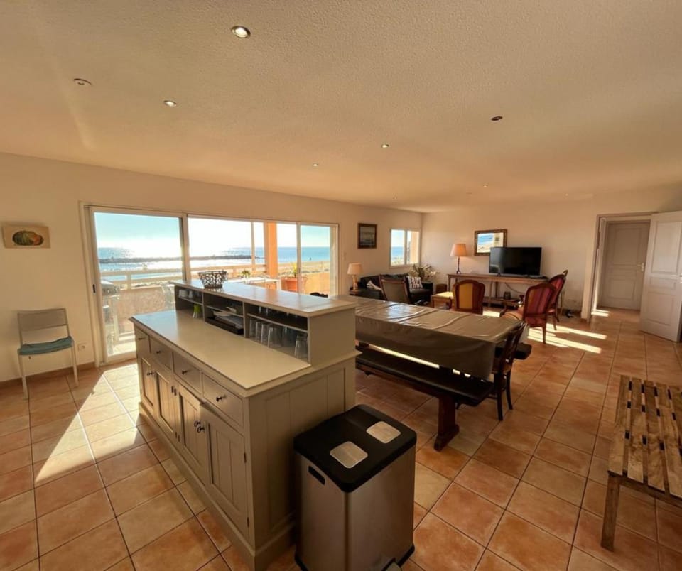TV and multimedia, Living room, Dining area
