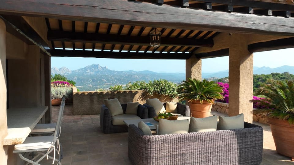 Property building, Balcony/Terrace, Living room