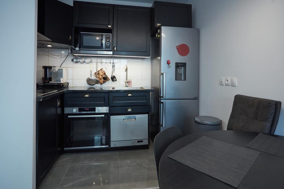 Kitchen or kitchenette, Dining area, dishwasher, minibar, pet friendly, stove