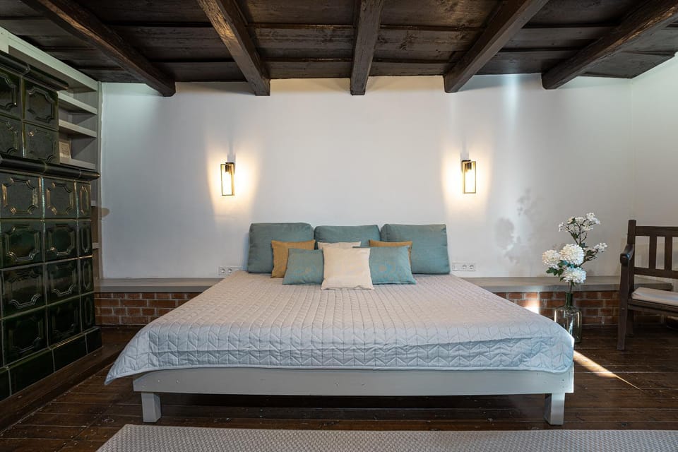 Bed, Living room