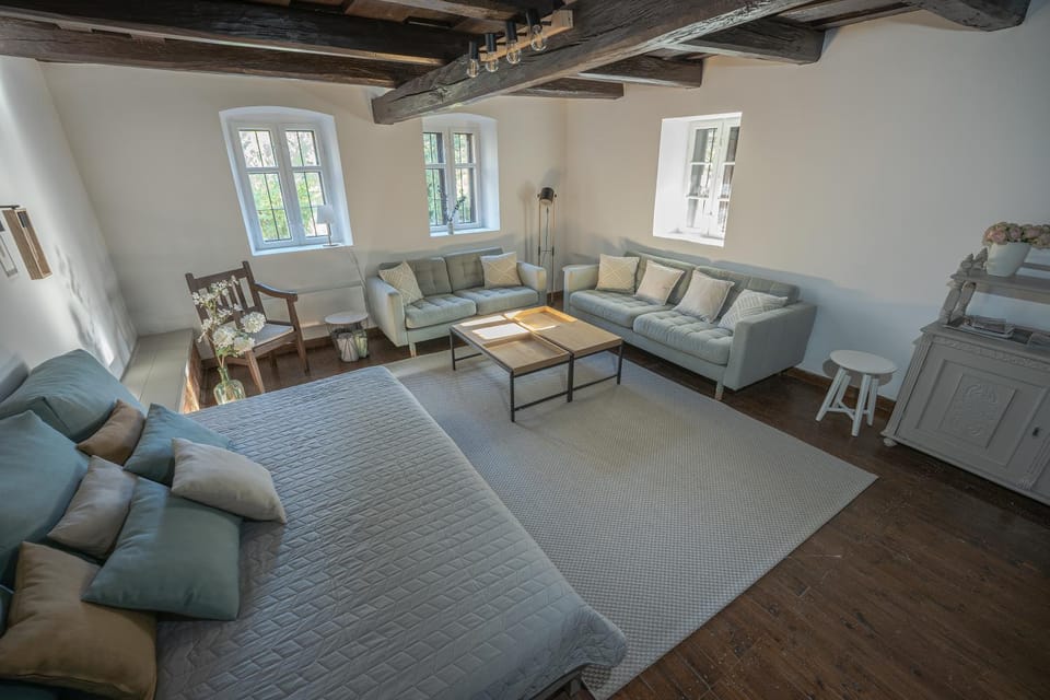 Bed, Living room